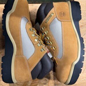 Brand new in box Men’s Waterproof low field boot in wheat nubuck.